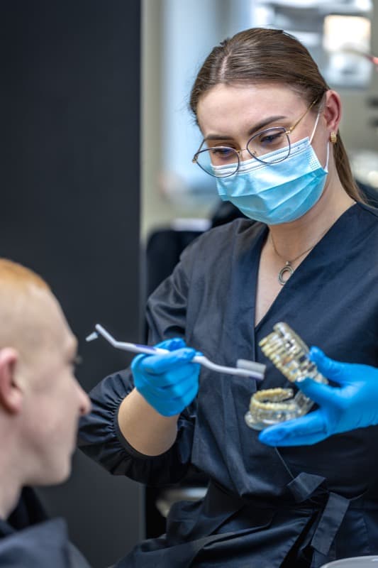 Étudiant en clinique dentaire